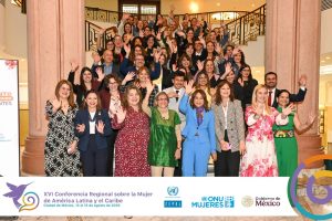 Foto Grupal de la IV Plenaria del Movimiento “Cero Embarazos en Adolescentes”, desarrollallada en el marco de la XVI Conferencia Regional sobre la Mujer de América Latina y el Caribe inaugurada ayer