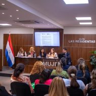 Firma del Acta de Compromiso para la Implementación de la Norma de Requisitos Mínimos (NRM) del MECIP 2015 por parte de la Ministra y su Equipo Directivo