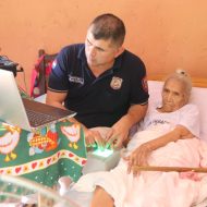 Ciudad Mujer Móvil hace posible la primera cédula de una mujer de 102 años